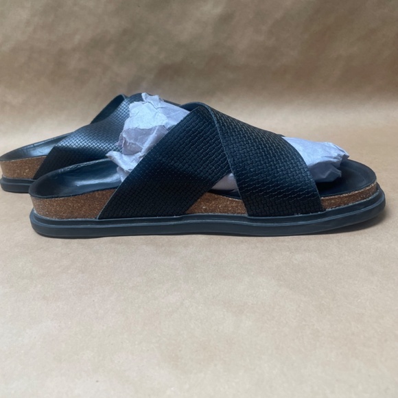 Wide strap scandal - Picture 2 of 2